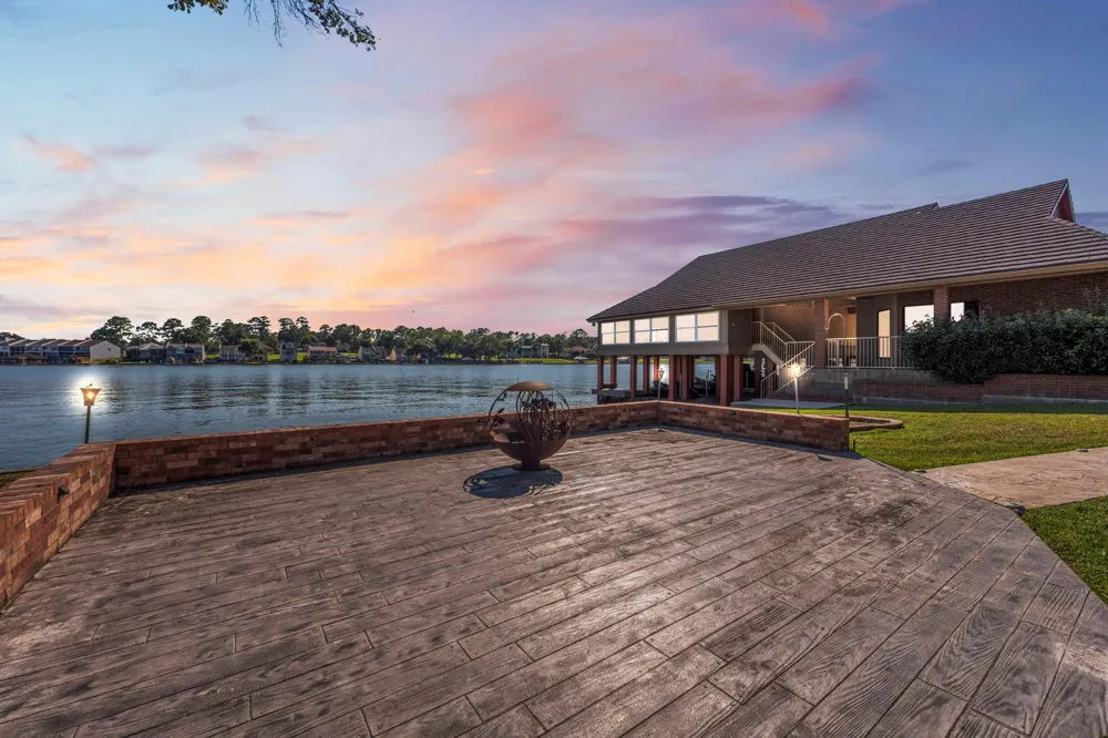 40 La Jolla Circle Montgomery, TX 77356