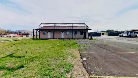 4902 E Highway 199