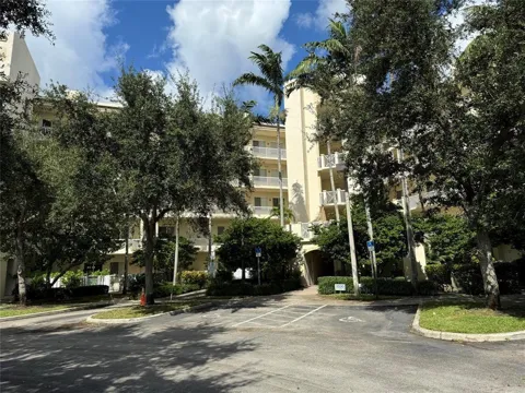 3500 OAKS CLUBHOUSE DRIVE #204
