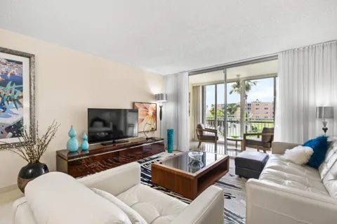 202 SE 10th Street #205