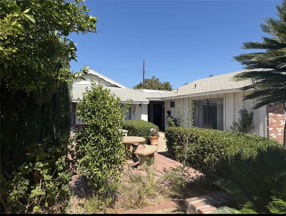 1432 W J Ontario, CA 91762