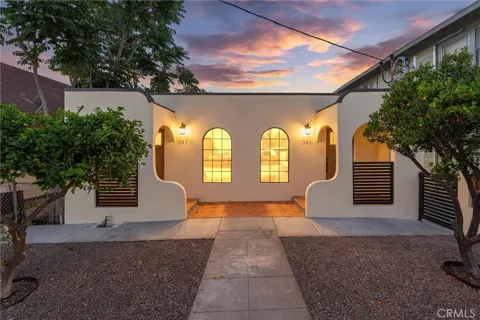 341 Douglas St