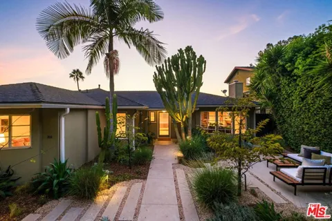 2111 Hollyvista Avenue