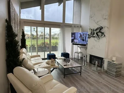 121 Via Coronado