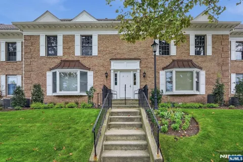 5 S Maple Avenue 52