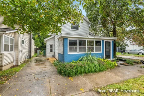 711 Veto Street NW