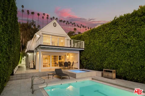 501 Palisades Beach Road