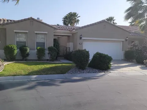 81101 Avenida Lorena