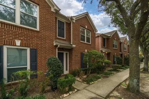 910 W Heights Hollow Lane