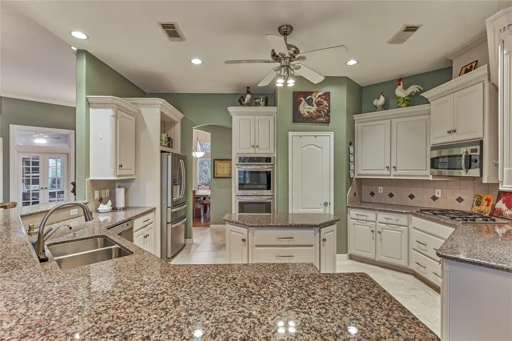 115 Brookgreen Circle Montgomery, TX 77356