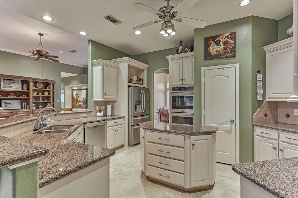 115 Brookgreen Circle Montgomery, TX 77356