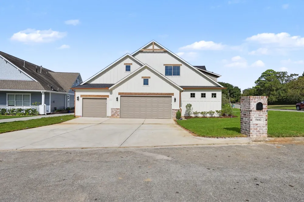 5442 Edgewater Court Willis, TX 77318