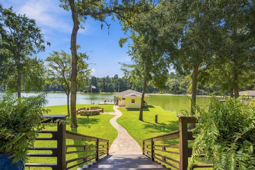 20341 Bay Hill Road Huntsville, TX 77320