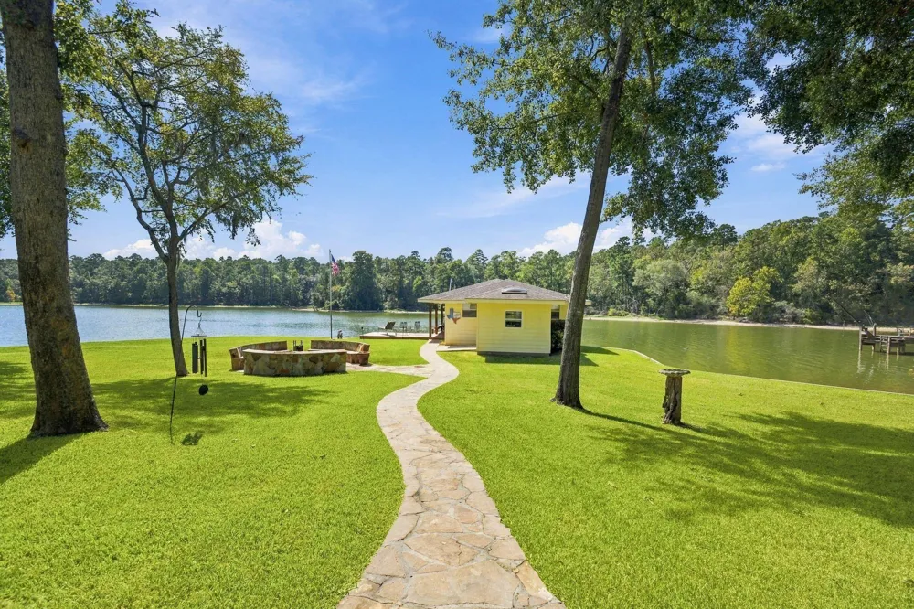 20341 Bay Hill Road Huntsville, TX 77320