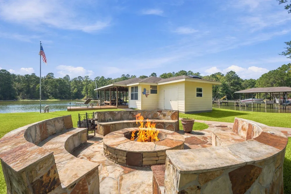 20341 Bay Hill Road Huntsville, TX 77320