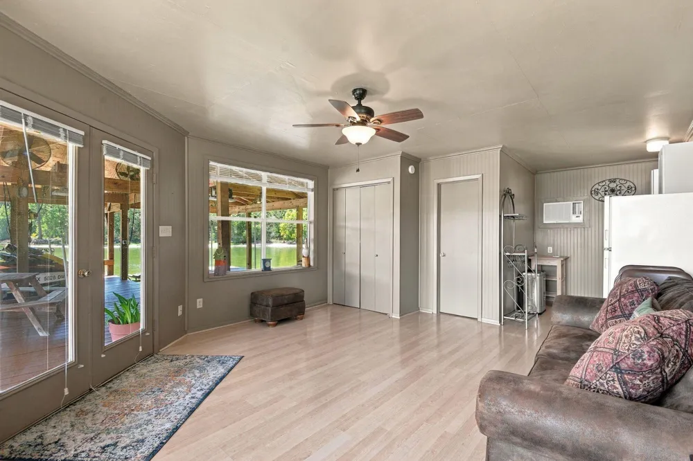 20341 Bay Hill Road Huntsville, TX 77320