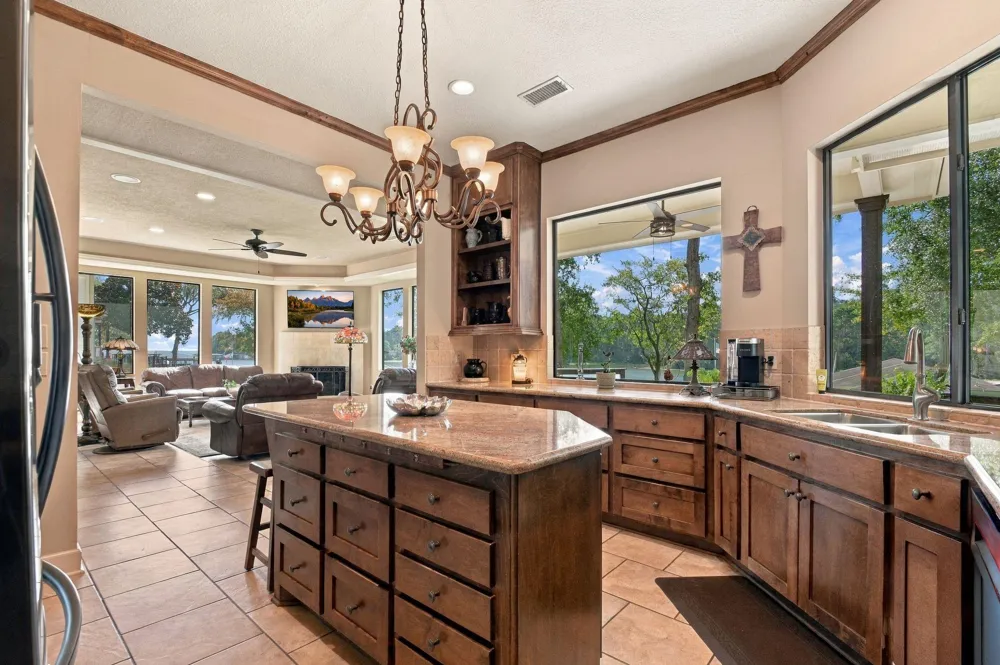 20341 Bay Hill Road Huntsville, TX 77320