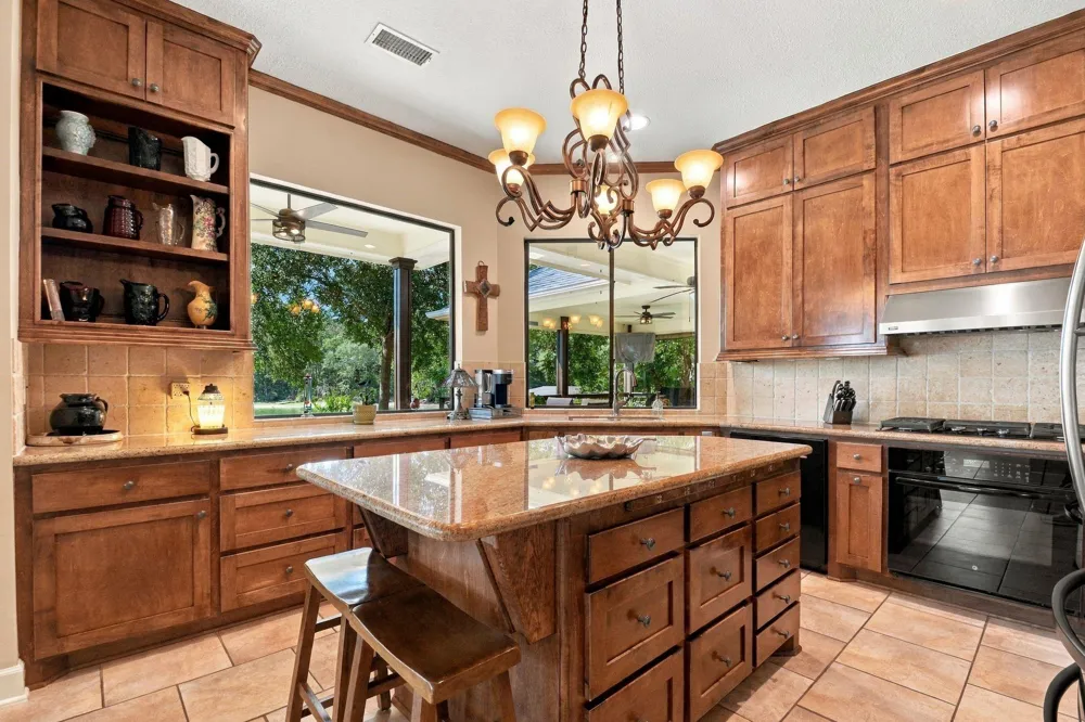 20341 Bay Hill Road Huntsville, TX 77320