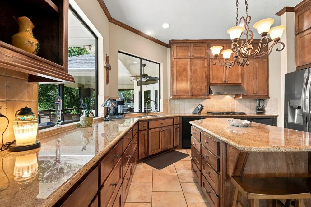 20341 Bay Hill Road Huntsville, TX 77320
