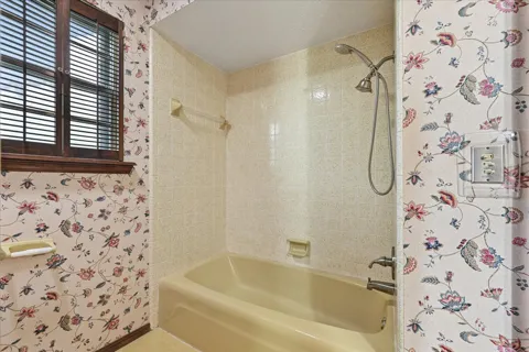 6915 E 78th Place