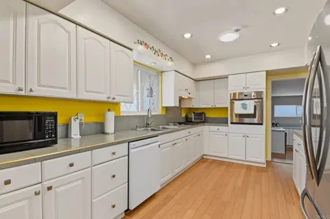 318 Rose View Place