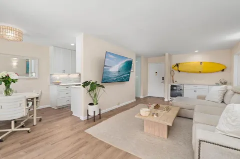 1855 Diamond Street #205