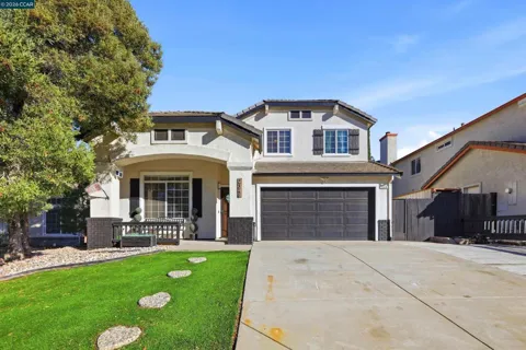 2348 Woodhill Dr