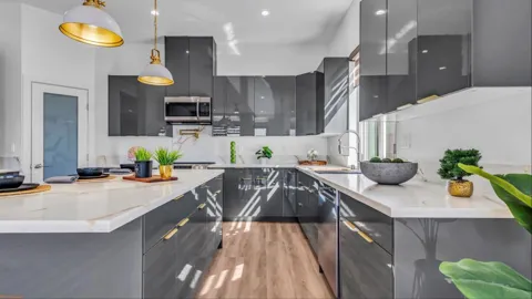16322 Avenida Gracia