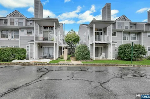 1133 Hyde Park Court