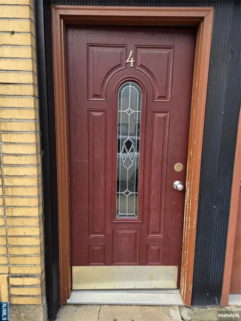 4 W Washington Place 4