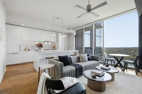 44 East Avenue #1811