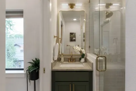 605 E 55th Street #6