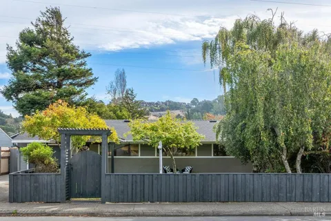 251 Flamingo Road