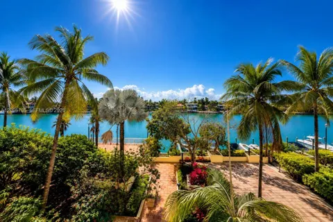5600 Collins Ave #4P