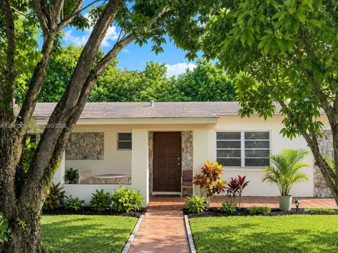 3420 NW 87th Ter