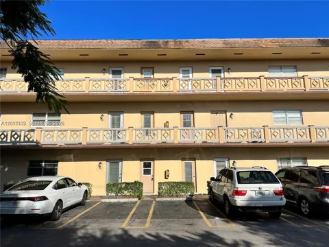 3530 NW 52nd Ave #403