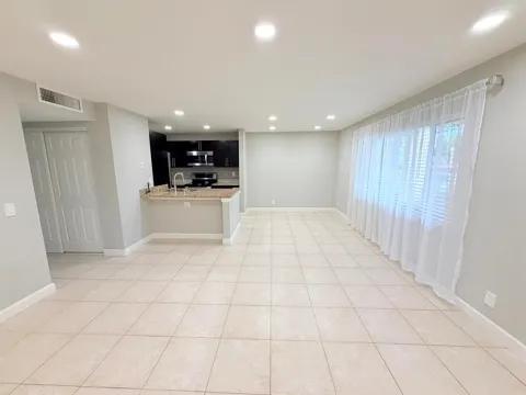 907 MEADOWS CIRCLE