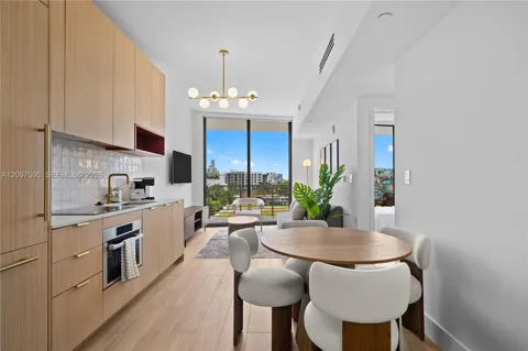 90 NE 32nd #527