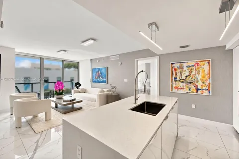 9521 E Bay Harbor Dr #601