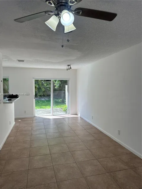 1435 SW 48th Ter