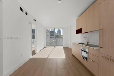 90 NE 32nd St #703