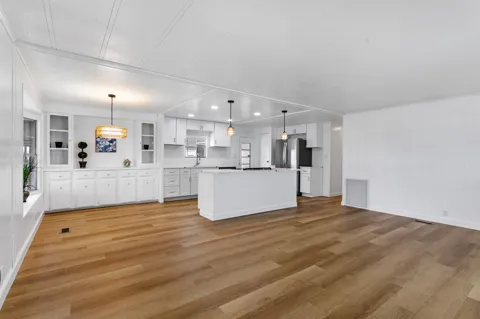 39016 Gayle Bay
