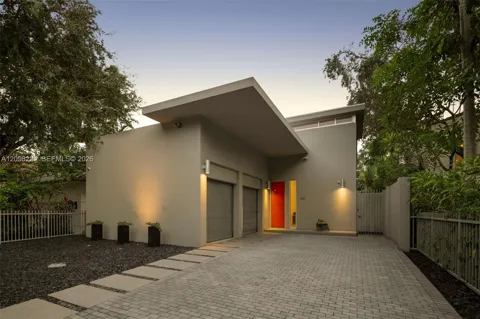 1828 Espanola Dr
