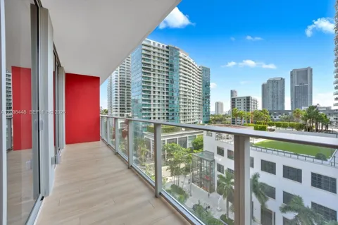 90 NE 32nd St #908