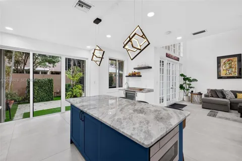 200 NE 14th Ave #6