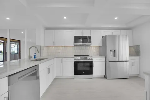 3373 LUCERNE PARK DRIVE