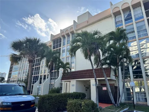 701 Three Islands Blvd #103