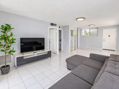 1750 James Ave #7L