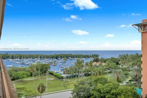 2901 S Bayshore Dr #8E