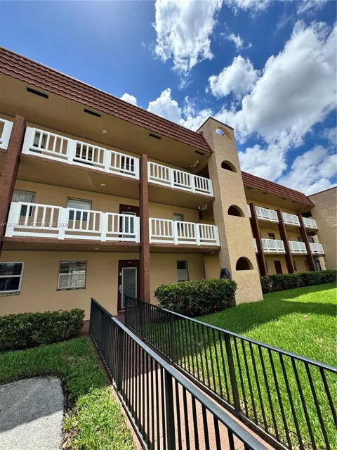 9041 Sunrise Lakes Blvd #110